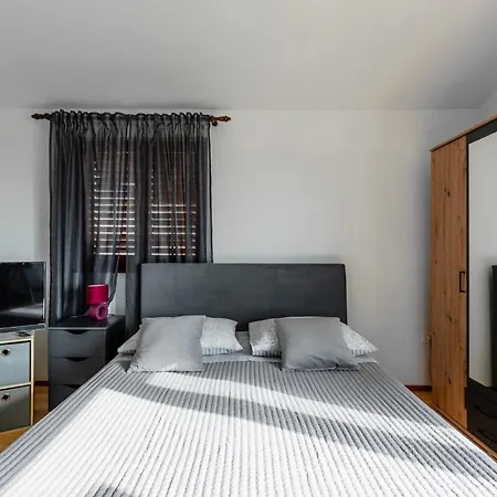 With Parking Space - Mulo, Zadar - 24353 ורסי